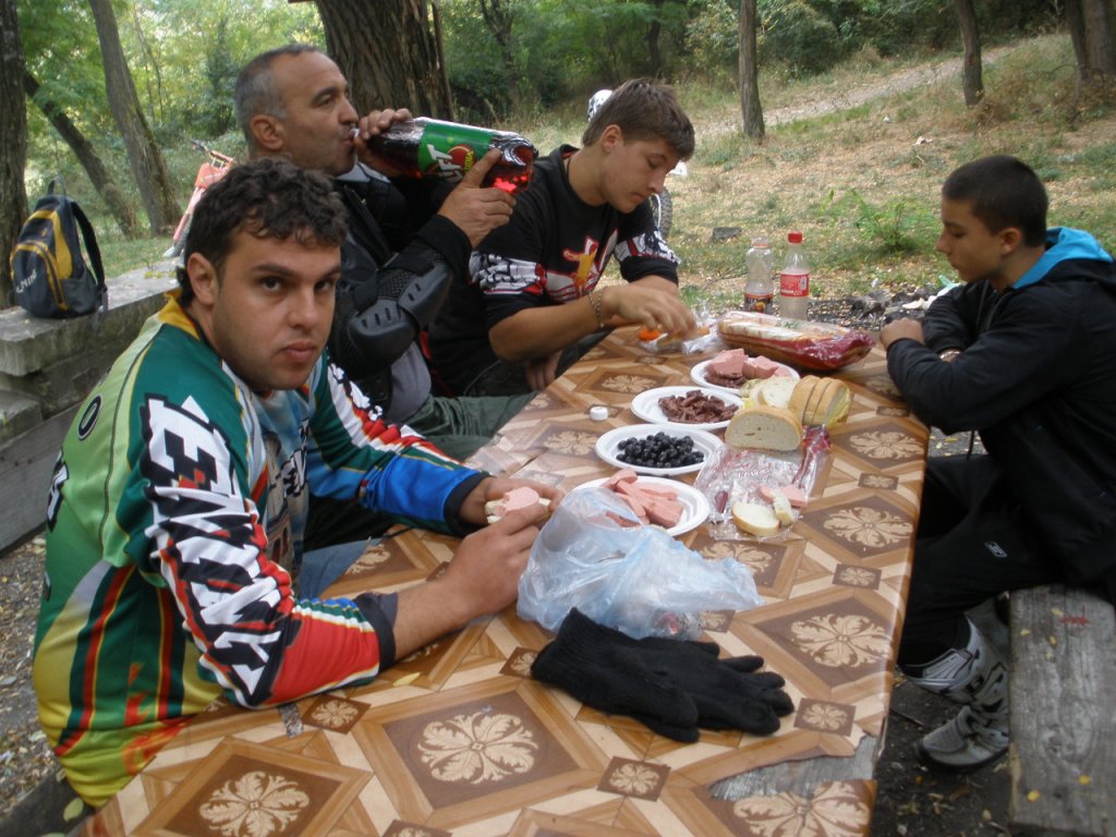 Натиснете снимката за да я уголемите

Име:P9250100.jpg
Прегледи:1
Размер:172.4 КБ
ID:5212566