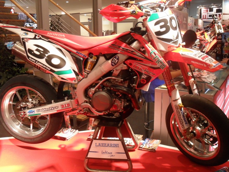 Натиснете снимката за да я уголемите

Име:fiera Milano 074 (800x600).jpg
Прегледи:1
Размер:294.2 КБ
ID:5225841
