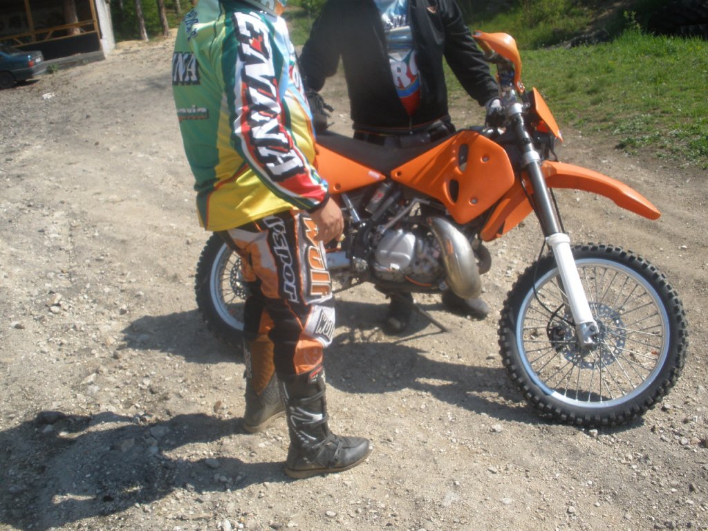 Натиснете снимката за да я уголемите

Име:P5140004.jpg
Прегледи:1
Размер:189.2 КБ
ID:5278479