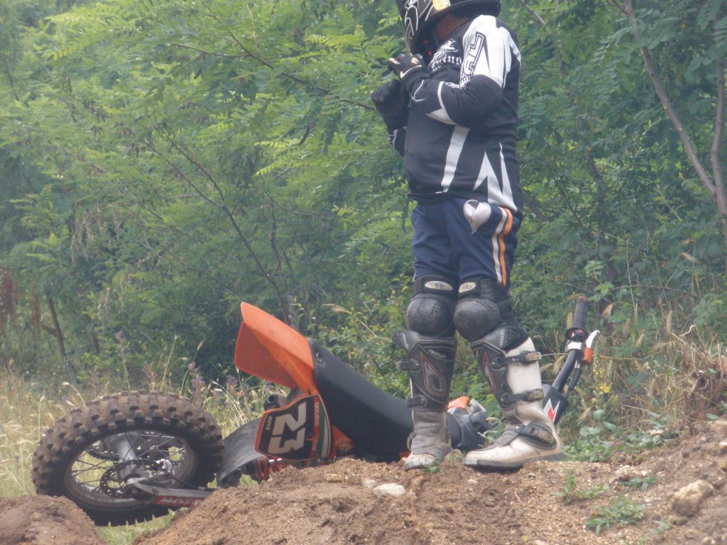 Натиснете снимката за да я уголемите

Име:P7030004.jpg
Прегледи:1
Размер:184.5 КБ
ID:5289740