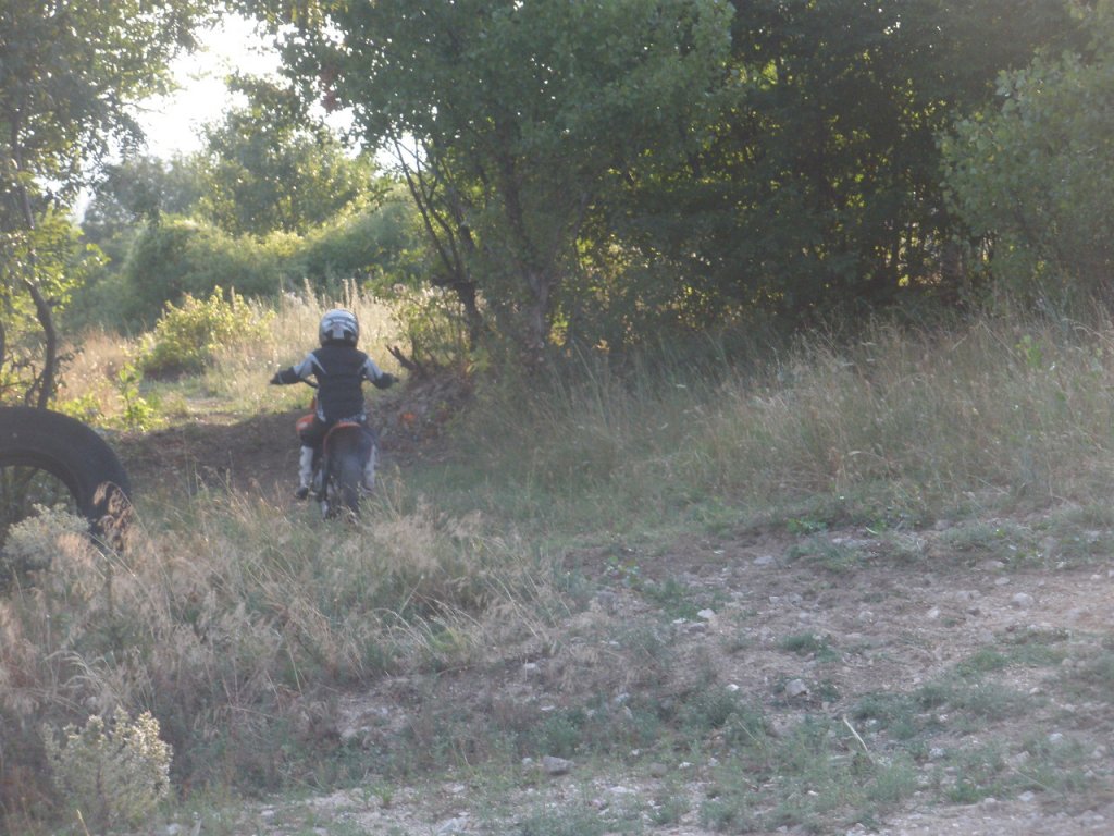 Натиснете снимката за да я уголемите

Име:P7260008.jpg
Прегледи:1
Размер:167.3 КБ
ID:5292112
