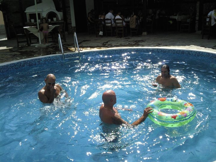 Натиснете снимката за да я уголемите

Име:318895_189281904474246_100001773148742_425136_1231018_n.jpg
Прегледи:1
Размер:110.2 КБ
ID:5300344