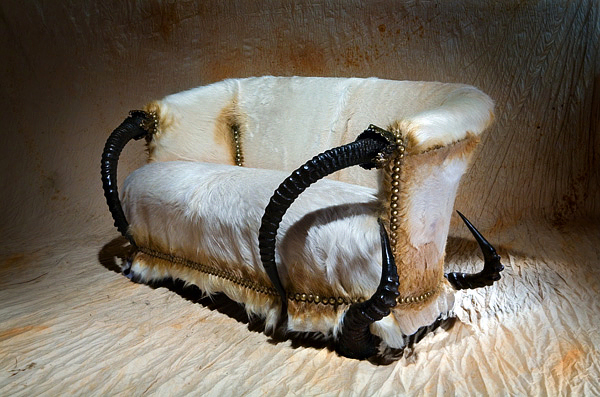 Натиснете снимката за да я уголемите

Име:Horned-Furniture-from-Michel-Haillard_16.jpg
Прегледи:1
Размер:260.1 КБ
ID:5321425