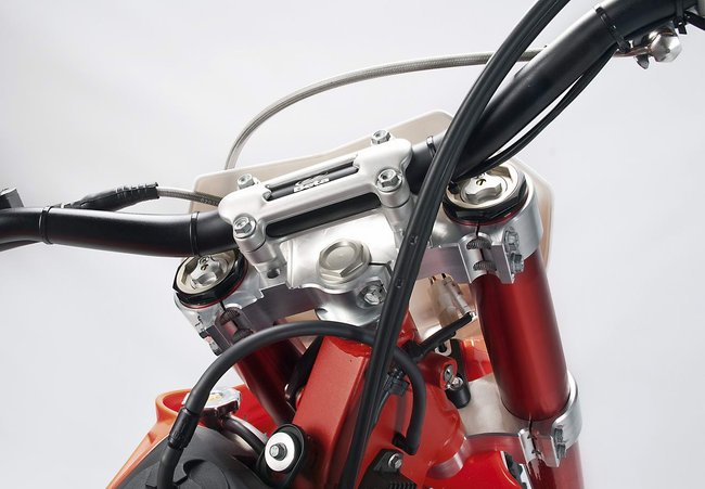 Натиснете снимката за да я уголемите

Име:beta-a-eicma-2011-cross-country_4.jpg
Прегледи:1
Размер:48.3 КБ
ID:5326165