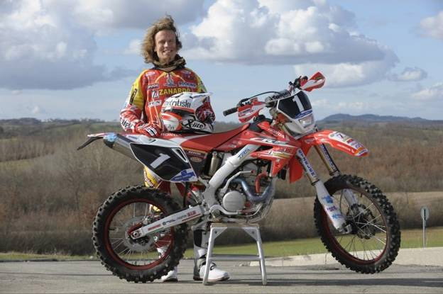 Натиснете снимката за да я уголемите

Име:big_mika_ahola_tribute_01.jpg
Прегледи:1
Размер:51.2 КБ
ID:5337530