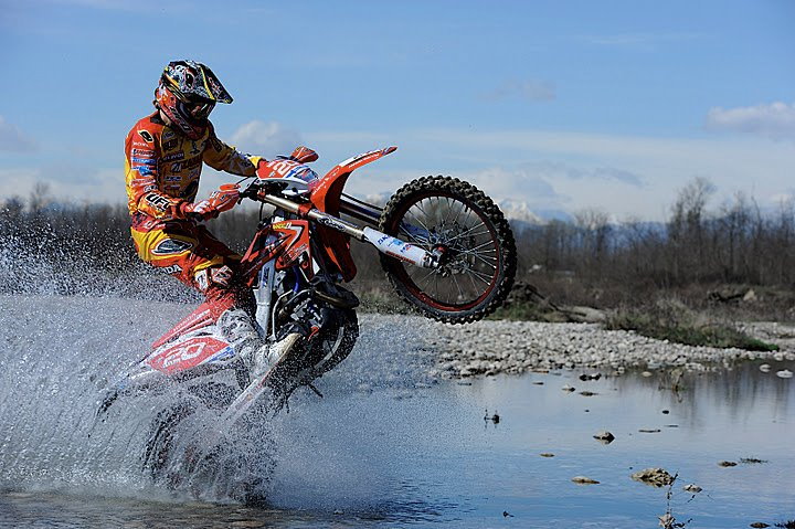 Натиснете снимката за да я уголемите

Име:big_mika_ahola_tribute_15.jpg
Прегледи:1
Размер:101.2 КБ
ID:5337548