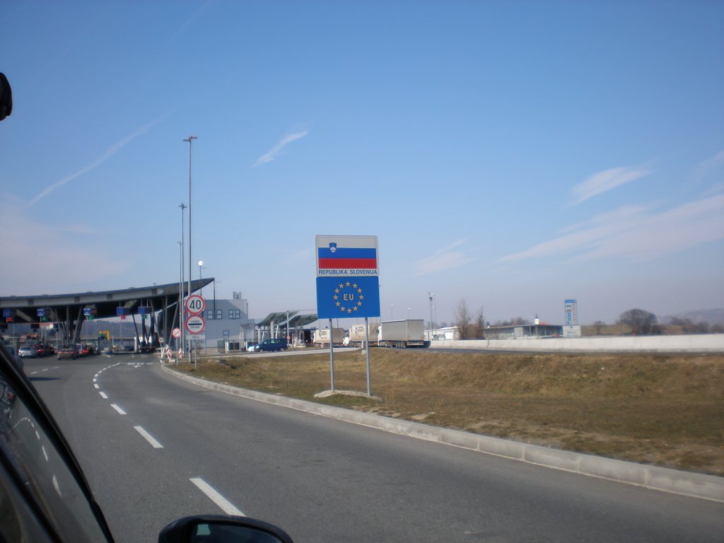 Натиснете снимката за да я уголемите

Име:020.jpg
Прегледи:1
Размер:72.2 КБ
ID:5956820