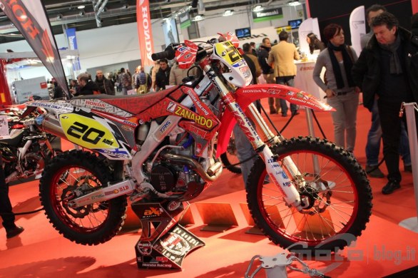 Натиснете снимката за да я уголемите

Име:HM_Tributo_Ahola_03.JPG
Прегледи:1
Размер:83.0 КБ
ID:5338055