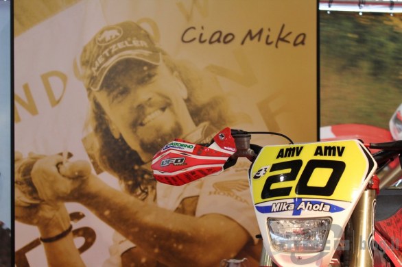 Натиснете снимката за да я уголемите

Име:HM_Tributo_Ahola_01.JPG
Прегледи:1
Размер:50.6 КБ
ID:5338056