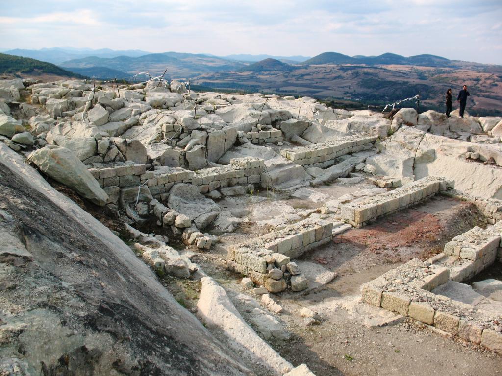 Натиснете снимката за да я уголемите

Име:7591_ekskurzia_galeria_tour_perperikon_i_tatul.jpg
Прегледи:1
Размер:164.8 КБ
ID:5957317