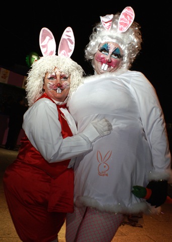 Натиснете снимката за да я уголемите

Име:fotos noches del carnaval de las palmas 2012 conejitas play boy[4].jpg
Прегледи:1
Размер:43.7 КБ
ID:5354494