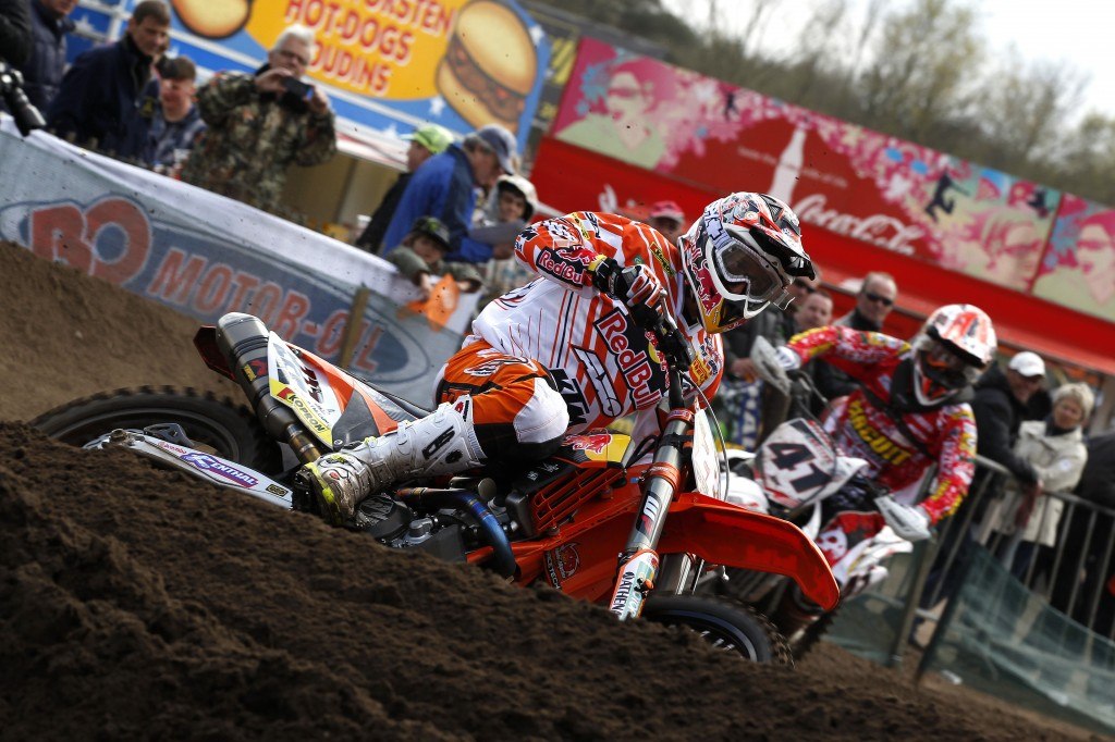 Натиснете снимката за да я уголемите

Име:big_1_round_motocross_2012_04.jpg
Прегледи:1
Размер:169.3 КБ
ID:5363673