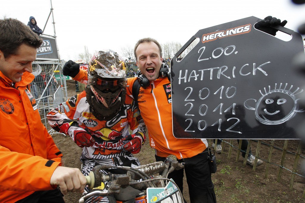 Натиснете снимката за да я уголемите

Име:big_1_round_motocross_2012_58.jpg
Прегледи:1
Размер:190.7 КБ
ID:5363698