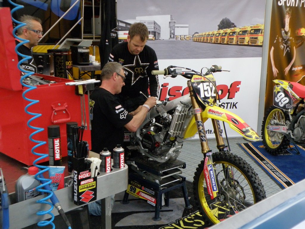 Натиснете снимката за да я уголемите

Име:P4214871.jpg
Прегледи:1
Размер:185.6 КБ
ID:5367387