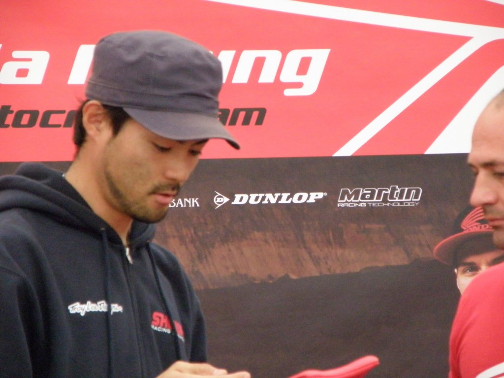 Натиснете снимката за да я уголемите

Име:P4214875.jpg
Прегледи:1
Размер:102.0 КБ
ID:5367391