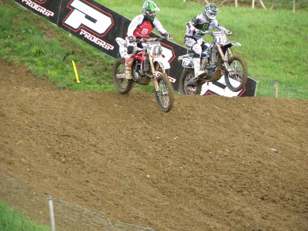 Натиснете снимката за да я уголемите

Име:P4214884.jpg
Прегледи:1
Размер:186.5 КБ
ID:5367396