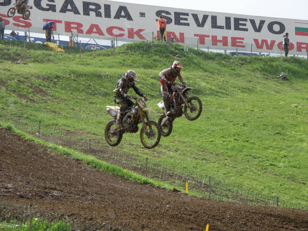 Натиснете снимката за да я уголемите

Име:P4214903.jpg
Прегледи:1
Размер:239.3 КБ
ID:5367410