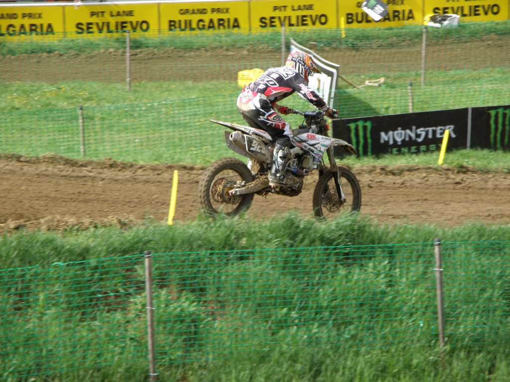 Натиснете снимката за да я уголемите

Име:P4214909.jpg
Прегледи:1
Размер:181.5 КБ
ID:5367414