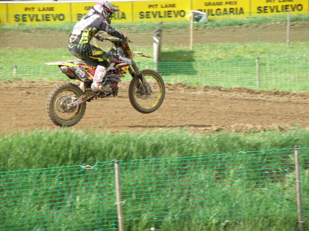 Натиснете снимката за да я уголемите

Име:P4214915.jpg
Прегледи:1
Размер:184.9 КБ
ID:5367418