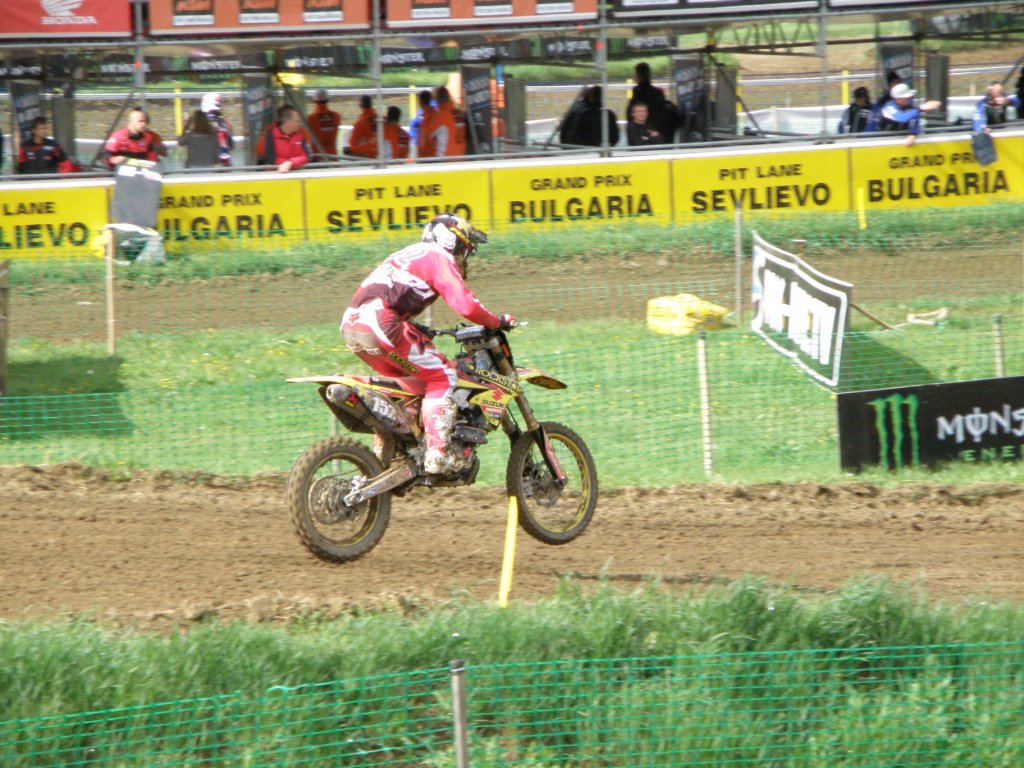 Натиснете снимката за да я уголемите

Име:P4214918.jpg
Прегледи:1
Размер:190.8 КБ
ID:5367420