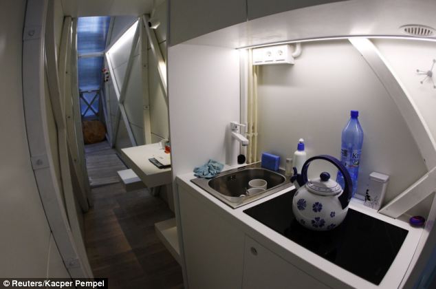 Натиснете снимката за да я уголемите

Име:A-view-of-the-kitchen-and-the-living-room-inside-what-is-thought-to-be-the-worlds-narrowest-home.jpg
Прегледи:1
Размер:31.9 КБ
ID:5420717