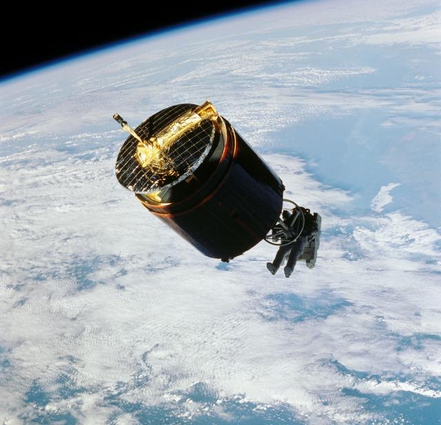 Натиснете снимката за да я уголемите

Име:westarcapture_sts51a_640.jpg
Прегледи:1
Размер:59.0 КБ
ID:5995943