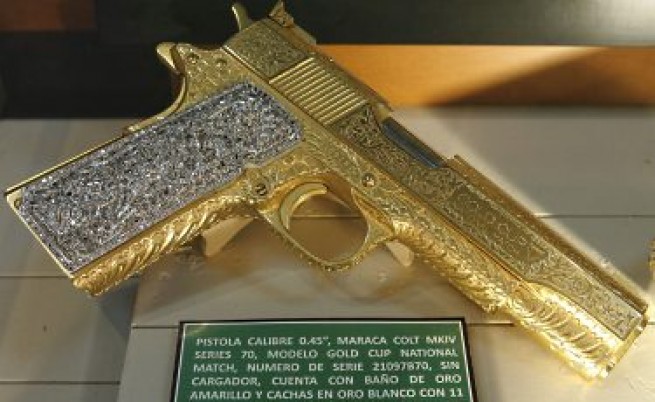 Натиснете снимката за да я уголемите

Име:655-402-pozlaten-pistolet-s-inkrustirani-diamanti-izzet-ot-meksikanski-narkobaron-syshtestvuvat.jpg
Прегледи:1
Размер:69.4 КБ
ID:5723580