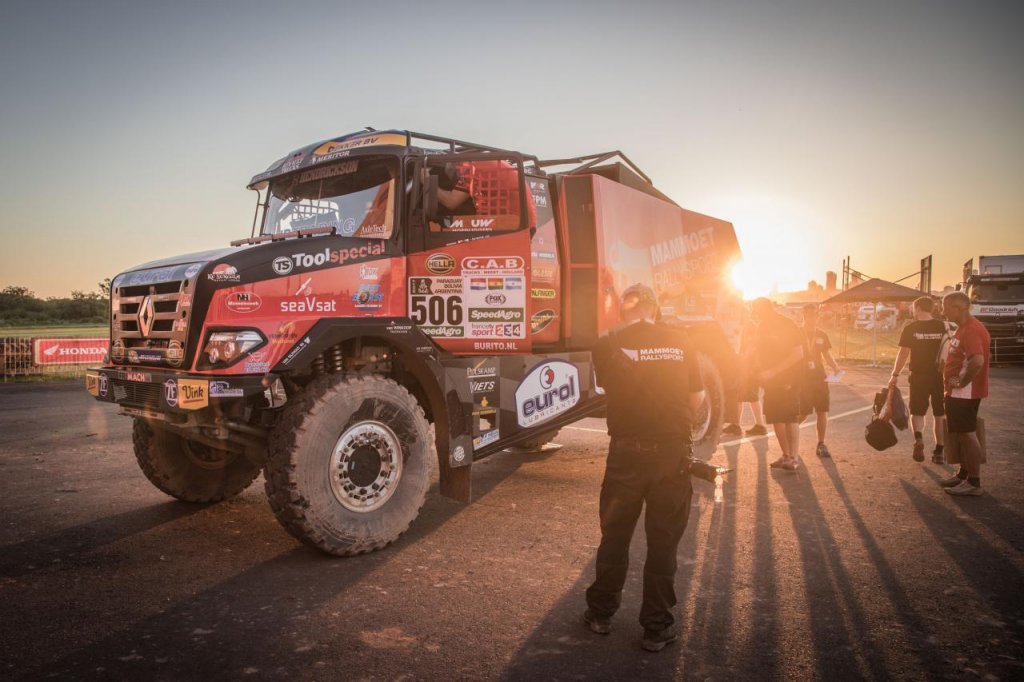 Натиснете снимката за да я уголемите

Име:Dakar2017_Leg0_31_12_420.jpg
Прегледи:1
Размер:109.9 КБ
ID:5739556