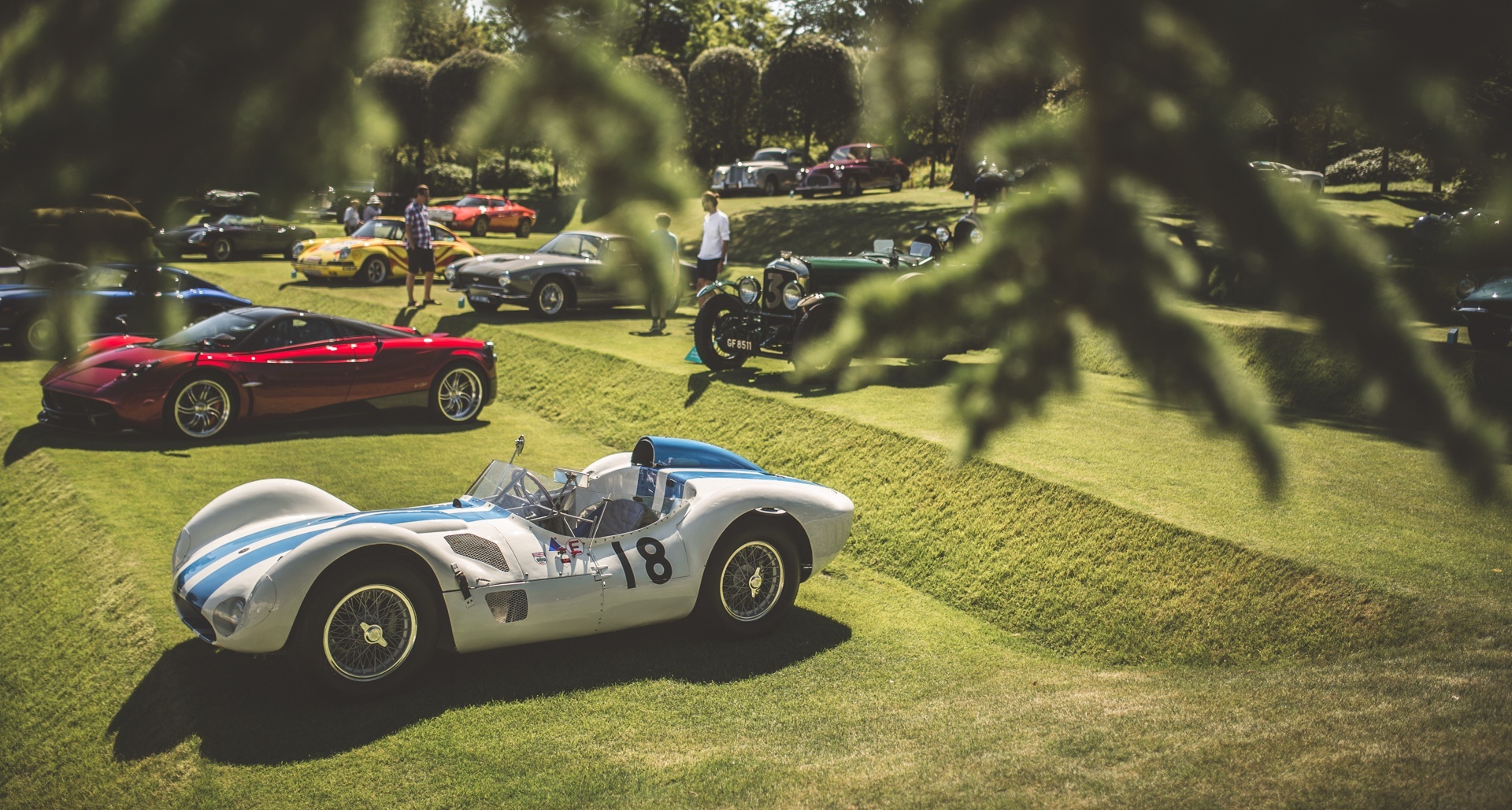 Натиснете снимката за да я уголемите

Име:classic_driver_heveningham_hall_concours_crop-126.jpg
Прегледи:1
Размер:757.2 КБ
ID:5794557