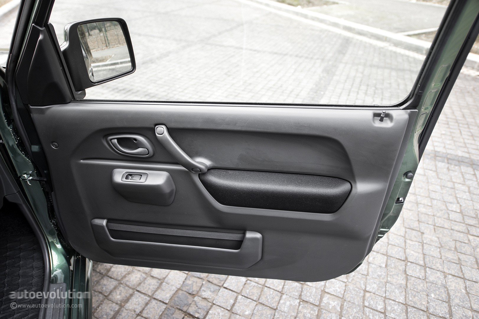 Натиснете снимката за да я уголемите

Име:suzuki-jimny-review-2015_46.jpg
Прегледи:1566
Размер:313.1 КБ
ID:6550815