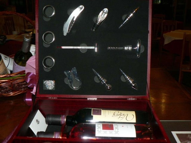 Шахът и аксесоарите за вино на Бойко Борисов