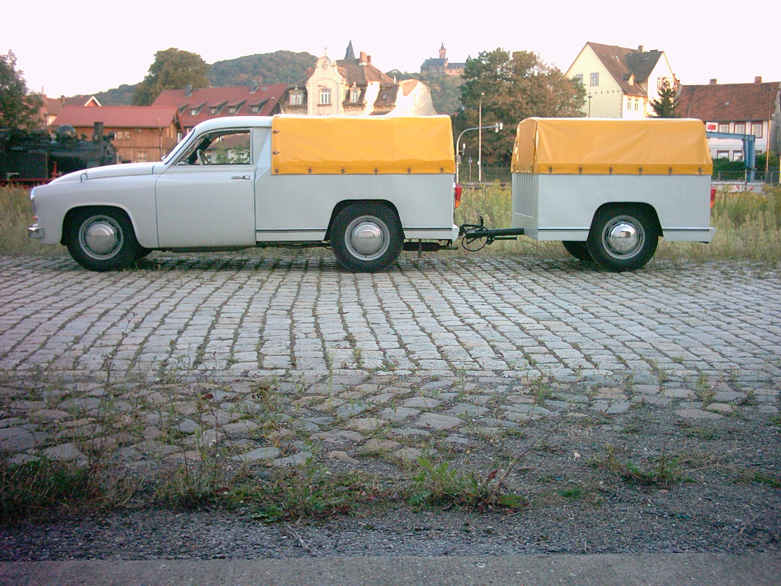 Натиснете снимката за да я уголемите  Име:Wartburg_Schnelltransporter_mit_Anhänger_3.jpg Прегледи:0 Размер:717.7 КБ ID:6616827