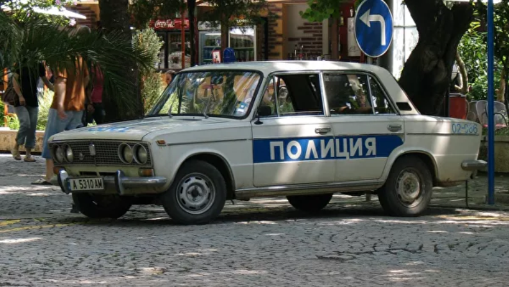 Натиснете снимката за да я уголемите

Име:57-3-7-@-VAZ 2103-Lada 1500-exporten-politzeyski avtomobil na Police-Bulgariya-.jpg
Прегледи:630
Размер:732.2 КБ
ID:6633126