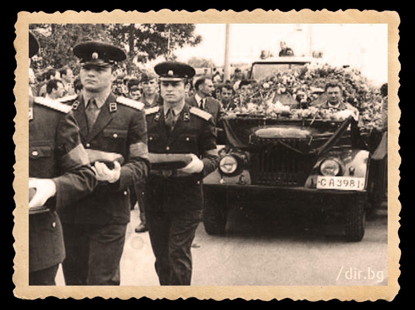 Натиснете снимката за да я уголемите

Име:3-1-4-4-@-GAZ-UAZ 69-katafalka-02.07.1971-.jpg
Прегледи:1134
Размер:198.1 КБ
ID:6640073