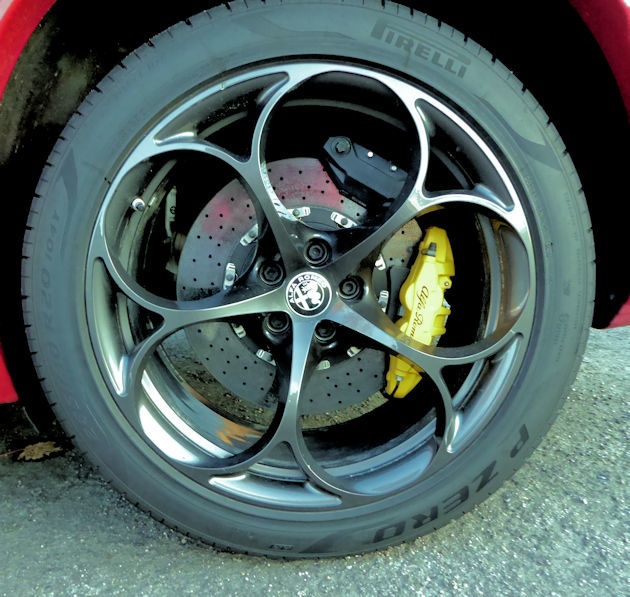 Натиснете снимката за да я уголемите

Име:2020-Alpha-Romeo-Stelvio-rear-wheel.jpg
Прегледи:347
Размер:92.0 КБ
ID:6683005