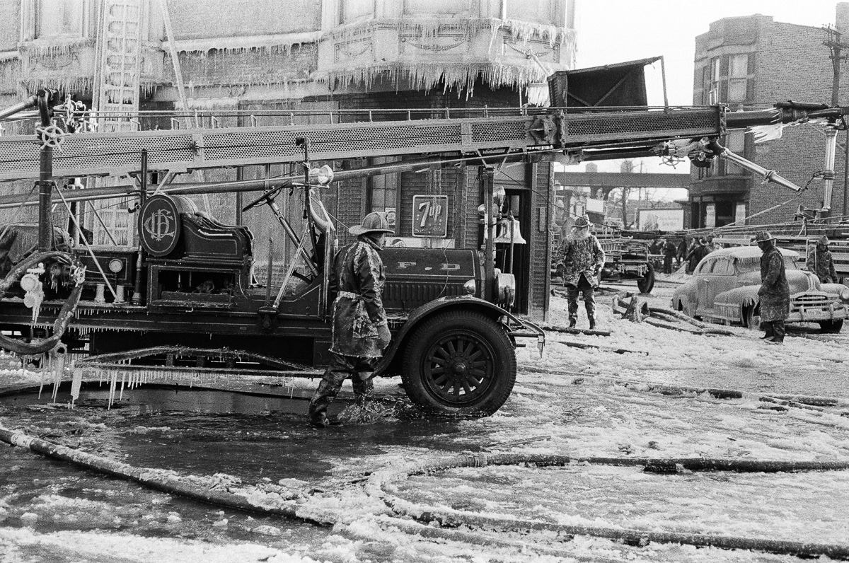 Натиснете снимката за да я уголемите

Име:Чикаго, 1958.jpg
Прегледи:820
Размер:474.4 КБ
ID:6693357