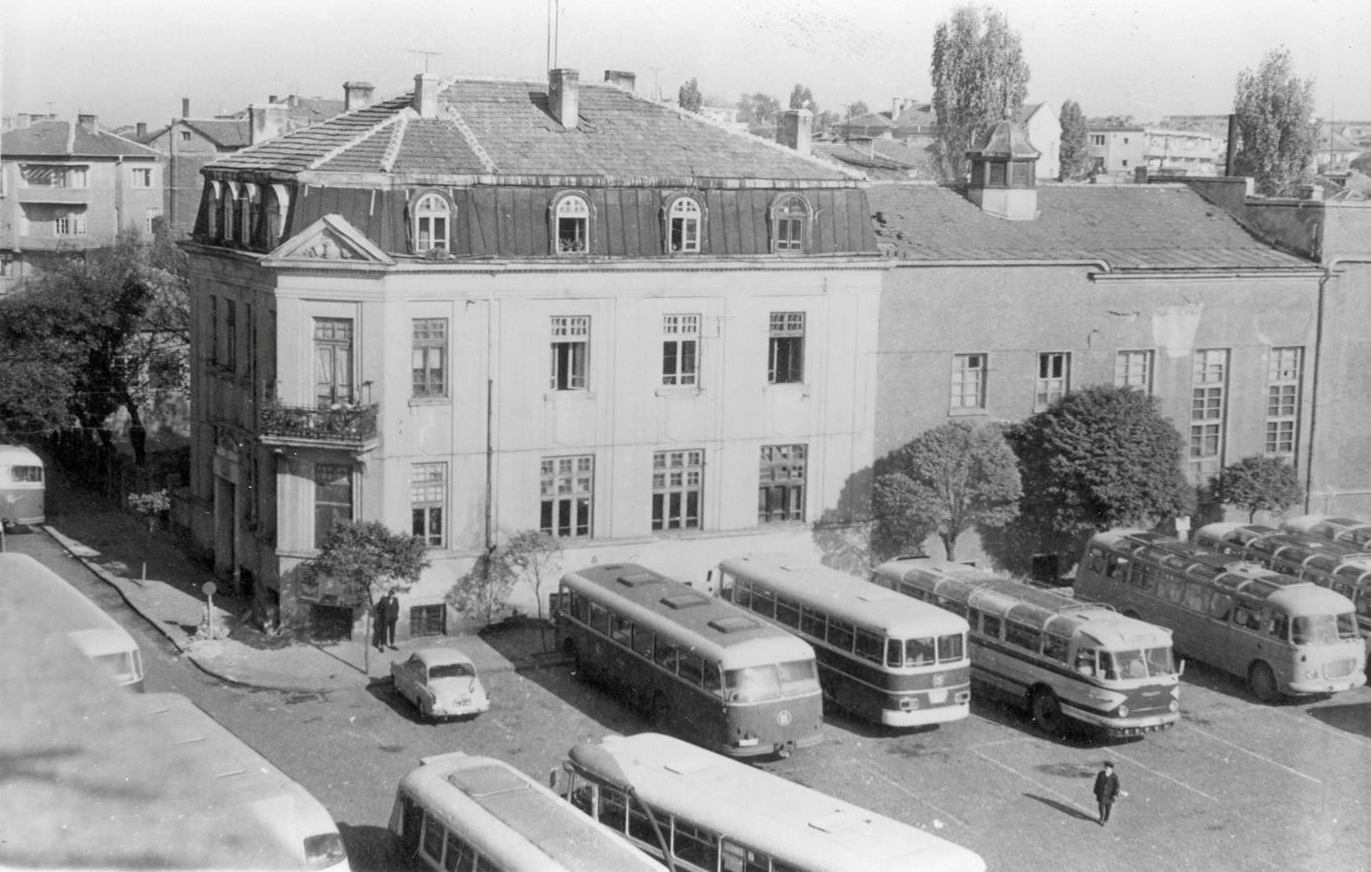 Натиснете снимката за да я уголемите

Име:30-0-1-@-Ikarus 55-turisticheski transport-Burgas-Bulgariya-1967-.jpg
Прегледи:905
Размер:163.6 КБ
ID:6697333