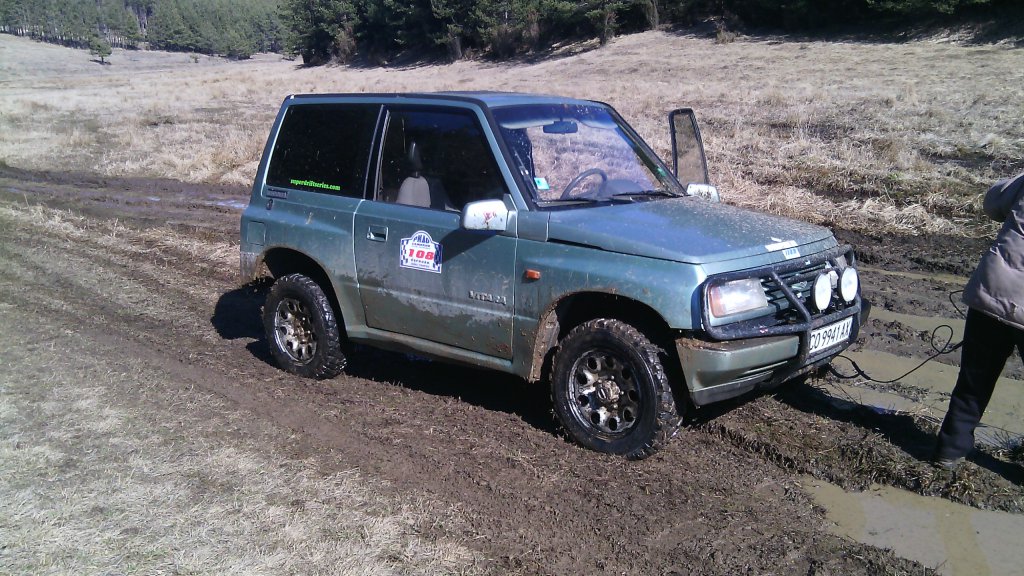 Помощ за гуми на Витара къса база - OFFRoad-Bulgaria.com