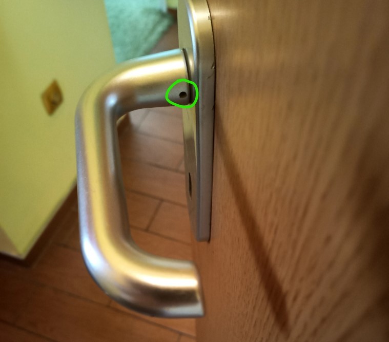 Натиснете снимката за да я уголемите  Име:door_handle.jpg Прегледи:0 Размер:57.4 КБ ID:6754667