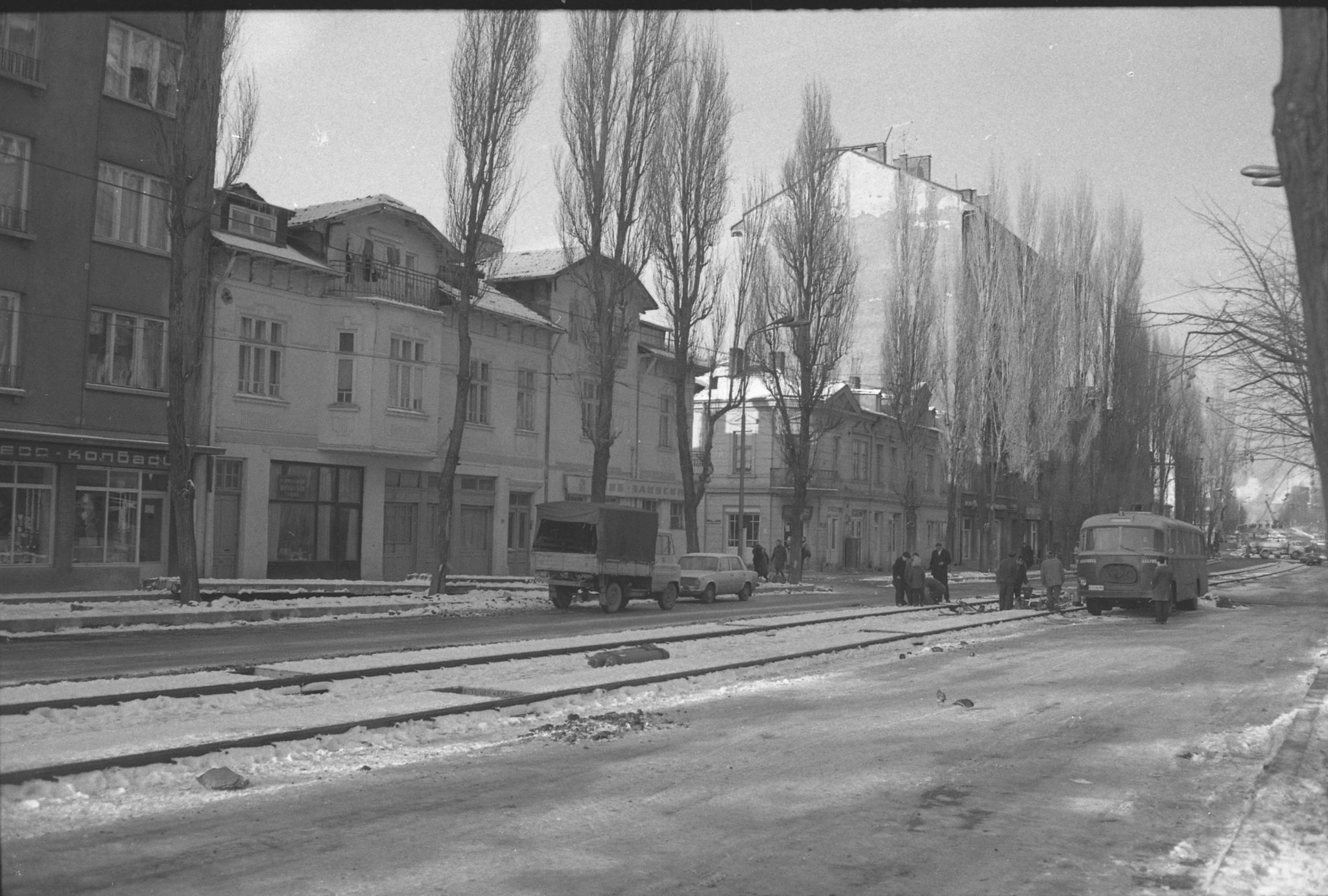 Натиснете снимката за да я уголемите

Име:1-1-2-1-0-1-@-Chavdar M 65-avtomobil za tehnicheska pomosht-.jpg
Прегледи:643
Размер:472.6 КБ
ID:6763909