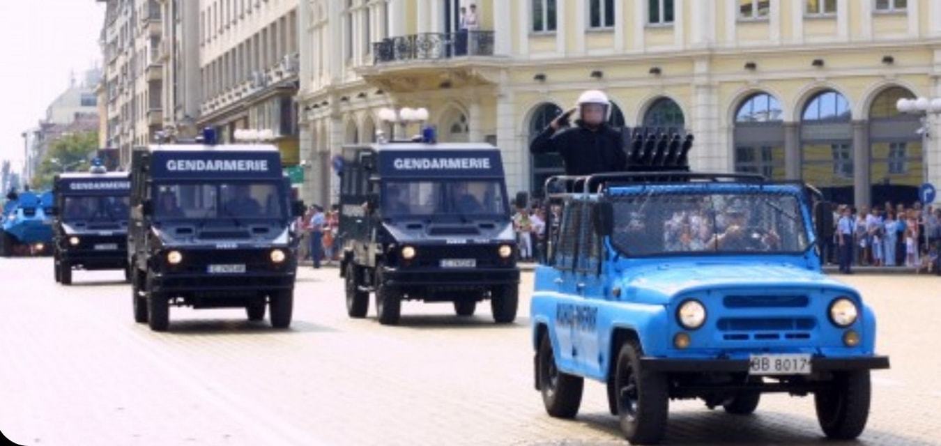 Натиснете снимката за да я уголемите  Име:23-9-7-0-0-0-2-@-UAZ 31512 &amp; KSP-Automatyczna Wyrzutnia Granatow Lzawiacych-AWGL-spetzializiran politzeyski avtomobil na Gendarmerie-Bulgariya-.jpg Прегледи:0 Размер:96.5 КБ ID:6770798