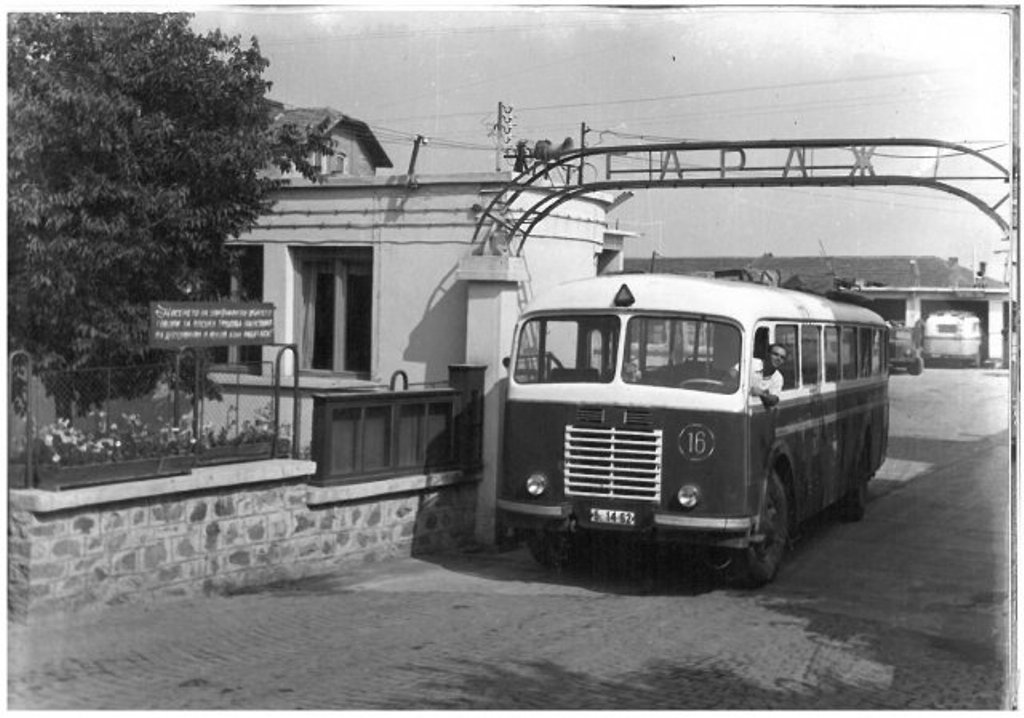 Натиснете снимката за да я уголемите

Име:9-4-2-@-Skoda 706 RO CAR-Zavod 12-Bulgariya-paralelno proizvodstvo-gradski transport-Burgas-Bulgariya-.jpg
Прегледи:741
Размер:114.6 КБ
ID:6790872