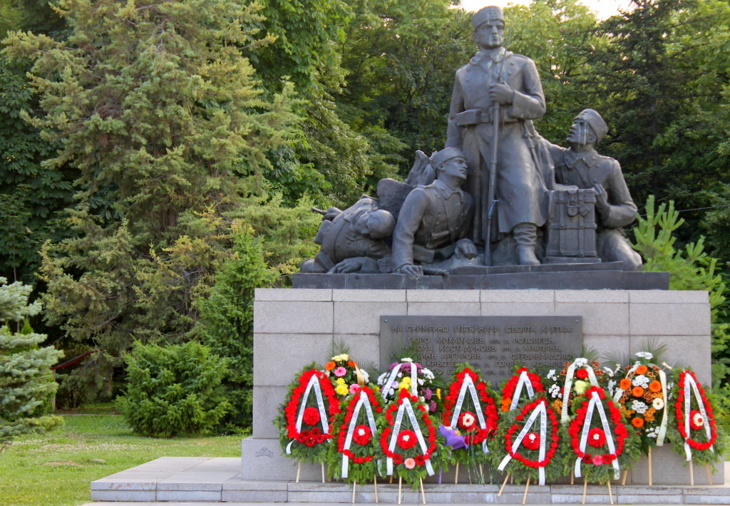 Натиснете снимката за да я уголемите  Име:GM.jpg Прегледи:0 Размер:596.4 КБ ID:6840428