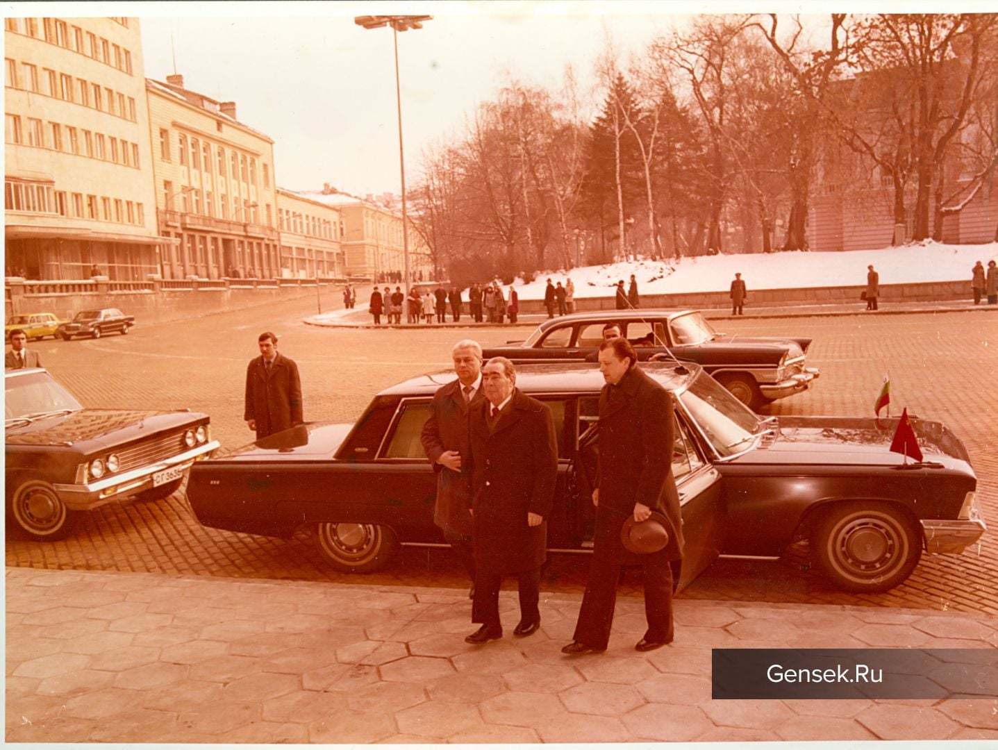 Натиснете снимката за да я уголемите

Име:39-7-@-ZIL 114-slujebni avtomobili na UBO-NRB-01.1979-.jpg
Прегледи:799
Размер:179.8 КБ
ID:6852579