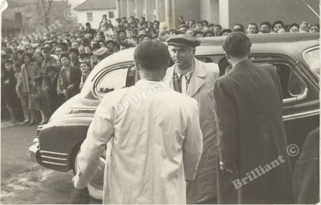 Натиснете снимката за да я уголемите

Име:14-0-1-0-0-9-0-2-@-ZIS-ZIL 110-slujeben avtomobil na UBO-NRB-1955-.jpg
Прегледи:722
Размер:106.4 КБ
ID:6853351
