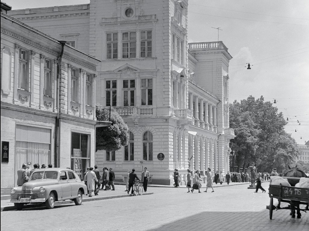 Натиснете снимката за да я уголемите

Име:20-0-0-5-2-4-1-@-GAZ 20 Pobeda-diplomaticheski avtomobil-1955-.jpg
Прегледи:822
Размер:272.8 КБ
ID:6912862