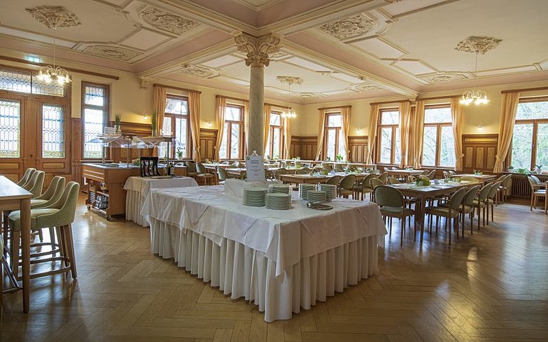 Натиснете снимката за да я уголемите  Име:p998-1574784212-003_speisesaal_tom-schrade_schrade-kunst-930x580.jpg Прегледи:0 Размер:102.2 КБ ID:6930569