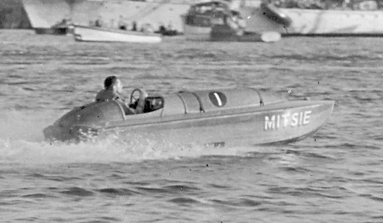 Натиснете снимката за да я уголемите  Име:1949 Charles Drake in Mitsie.jpg Прегледи:0 Размер:88.3 КБ ID:6931494