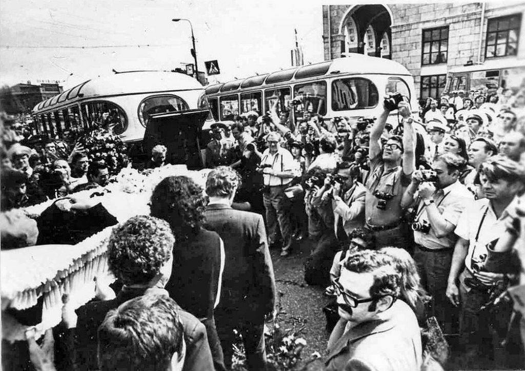 Натиснете снимката за да я уголемите

Име:30-0-6-@-PAZ 672-katafalka-28.07.1980-.jpg
Прегледи:1000
Размер:140.1 КБ
ID:6931833