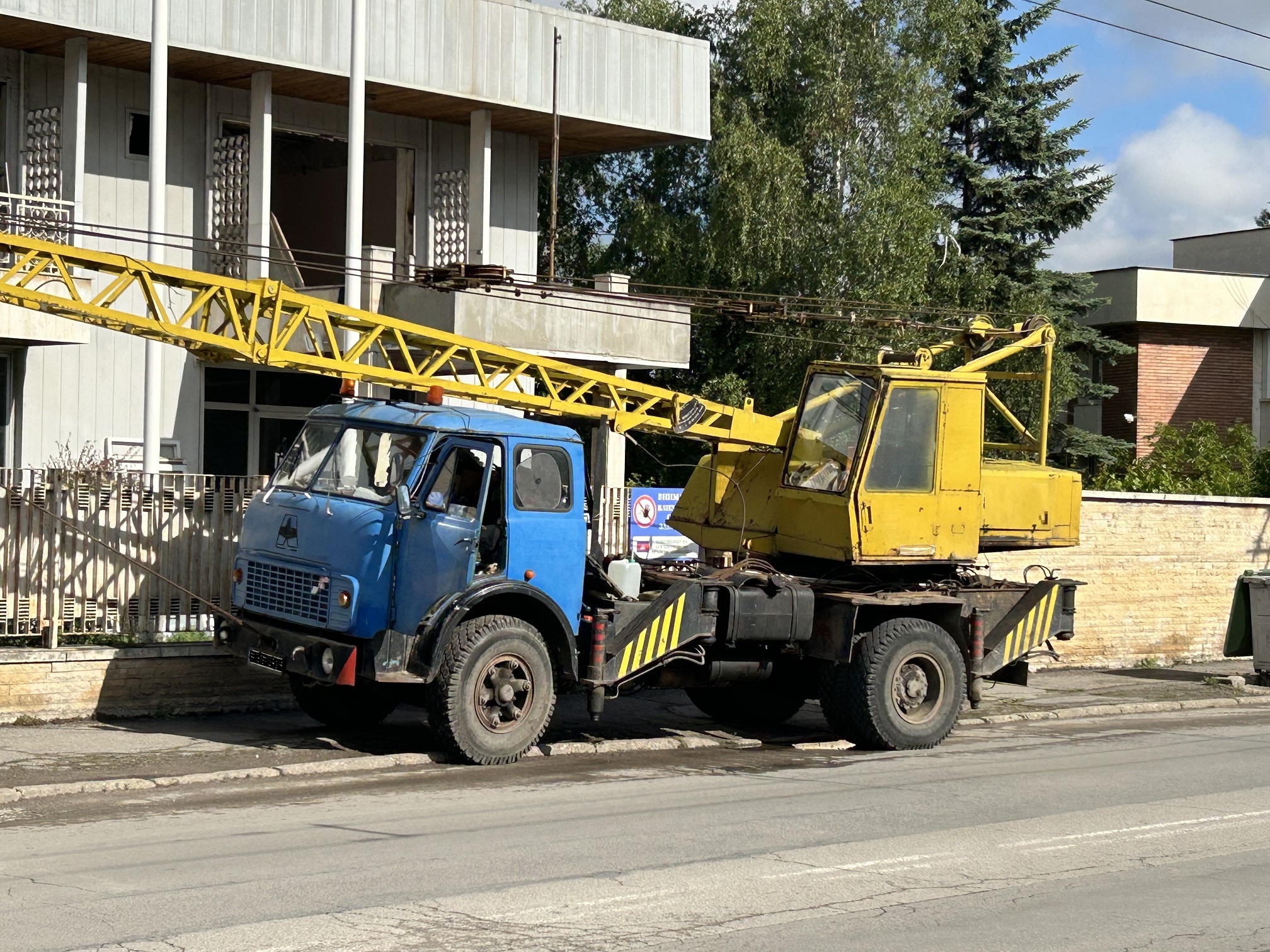 Натиснете снимката за да я уголемите

Име:MAZ_kran.jpg
Прегледи:1040
Размер:1.15 МБ
ID:6964799